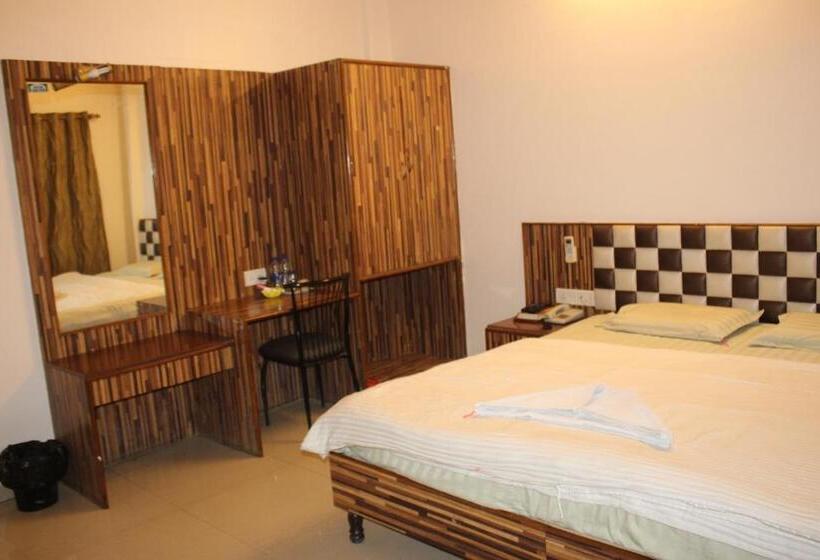 فندق Niraj International