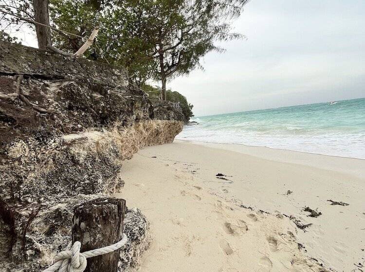 בית מלון כפרי Sazani Beach Lodge