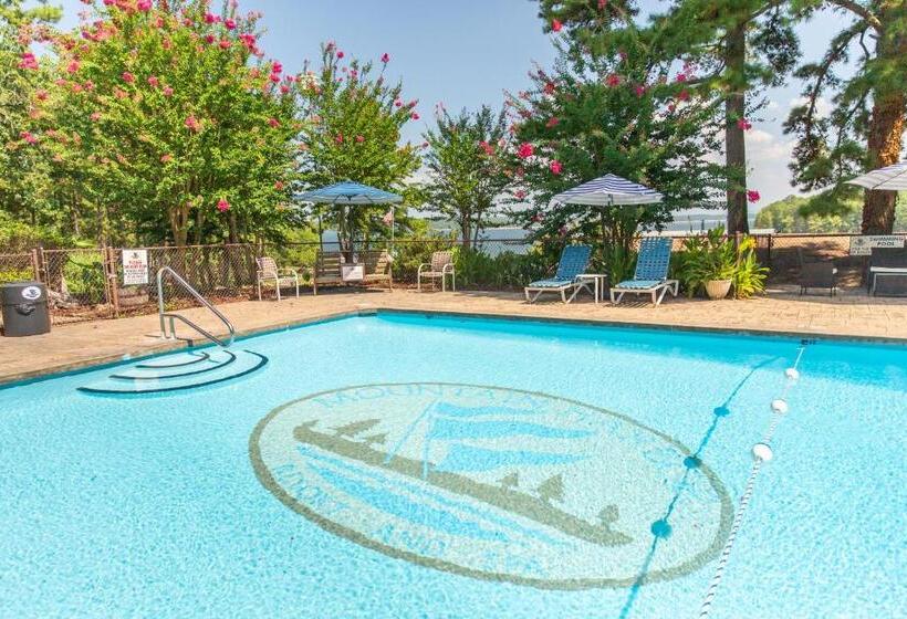 Mountain Harbor King Guest Room On Lake Ouachita By Redawning