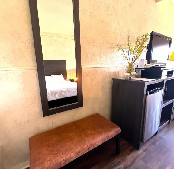 Mountain Harbor King Guest Room On Lake Ouachita By Redawning