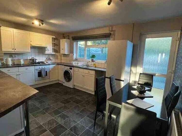 דירת נופש Spacious 3 Bed House In Swindon