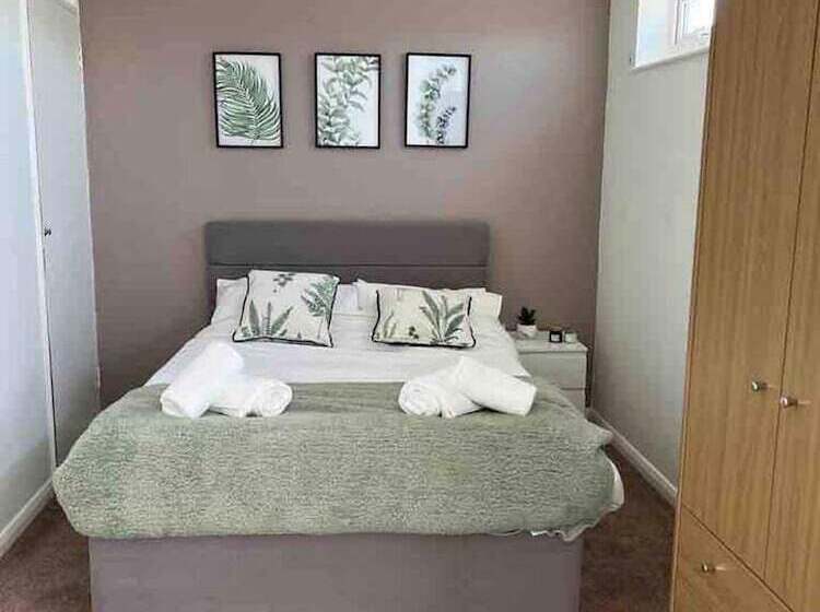 דירת נופש Spacious 3 Bed House In Swindon