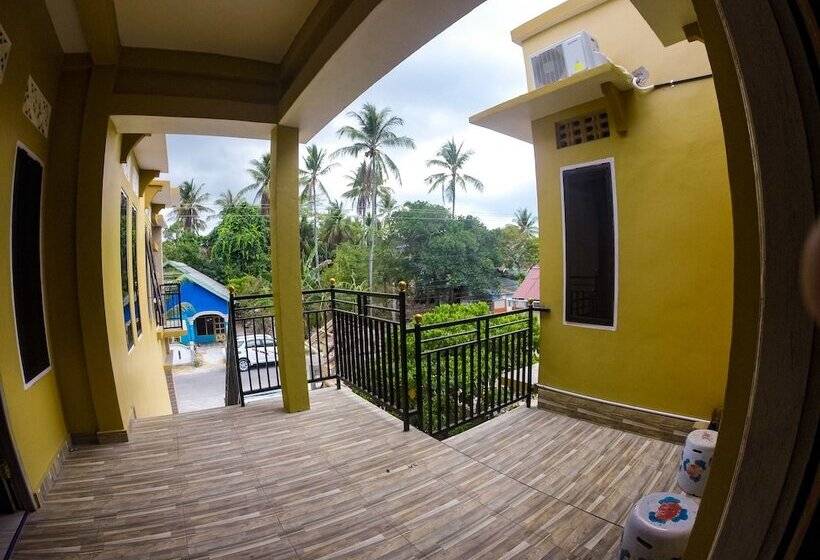 هتل Artha Homestay Tomia