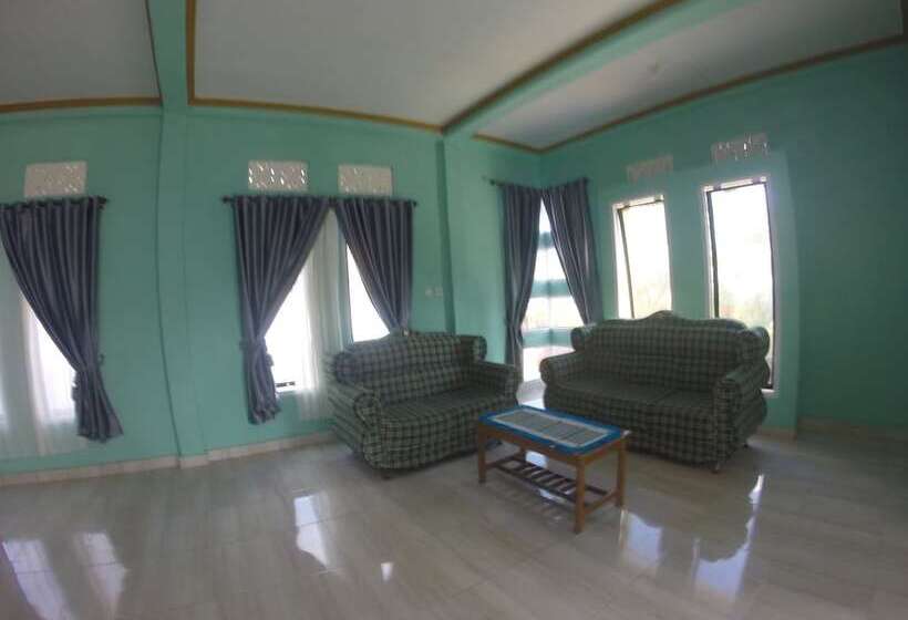 هتل Artha Homestay Tomia