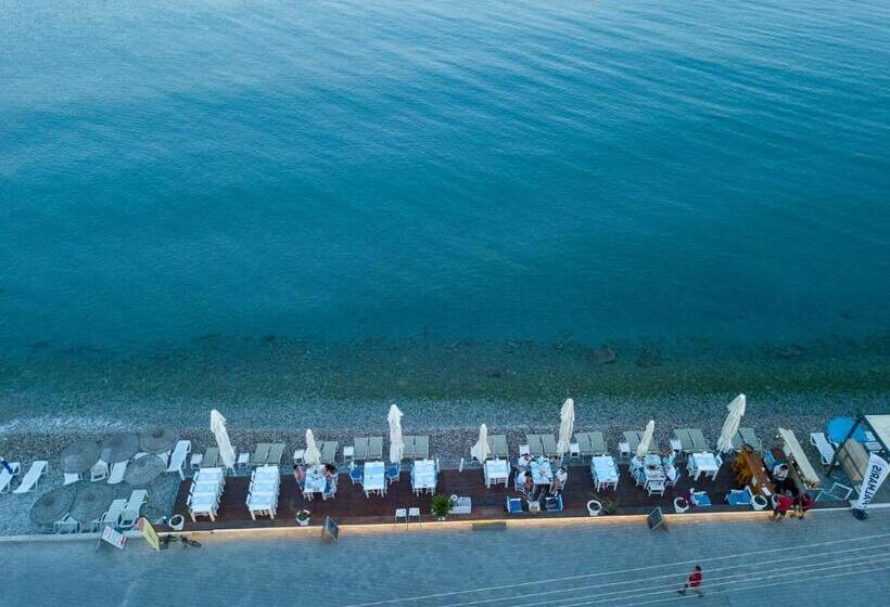 Отель Yali Sui̇tes