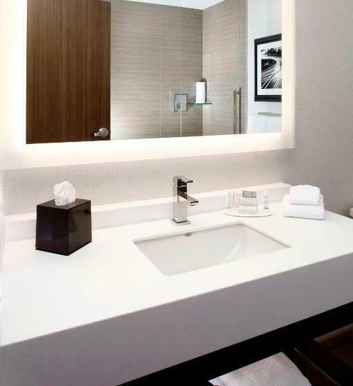 هتل Courtyard By Marriott Akron Downtown