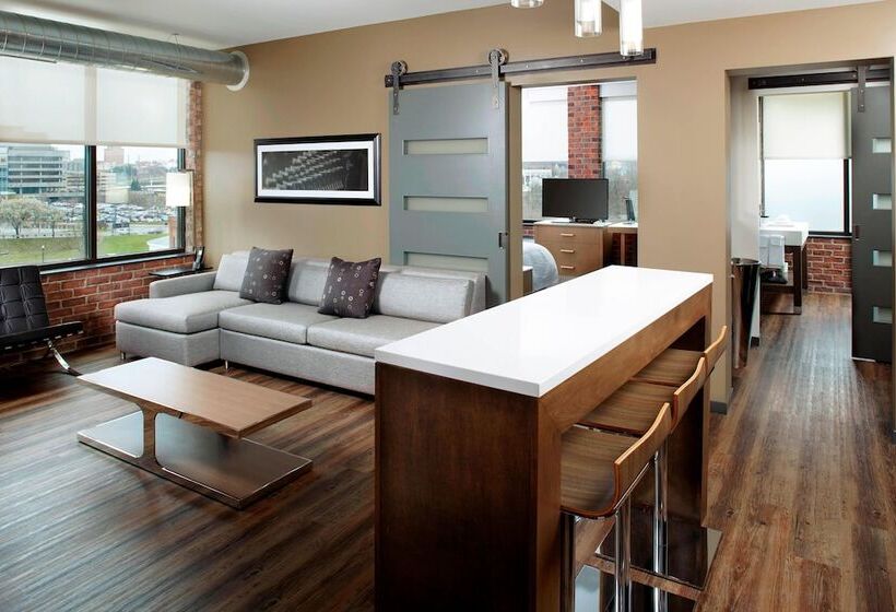 هتل Courtyard By Marriott Akron Downtown