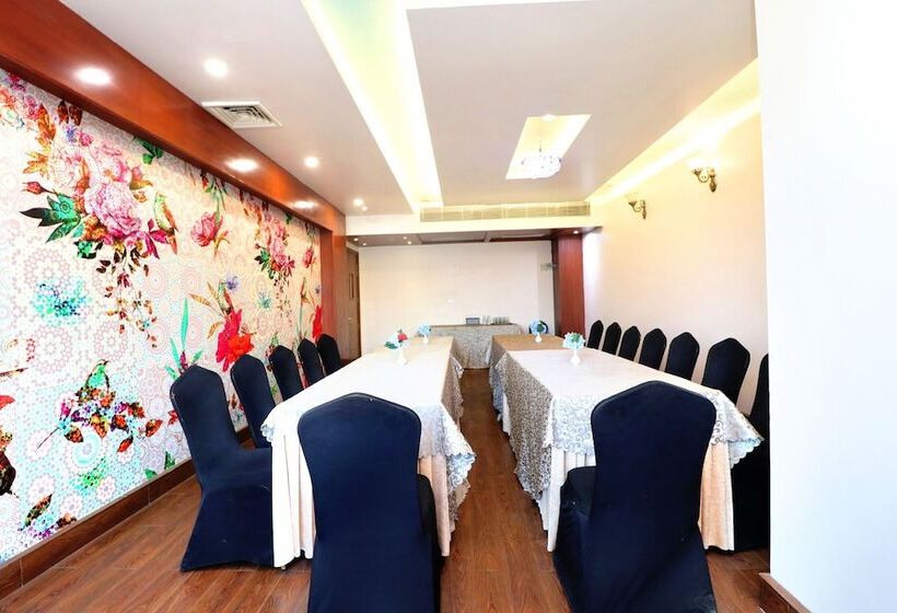 בית מלון כפרי Leela Grande