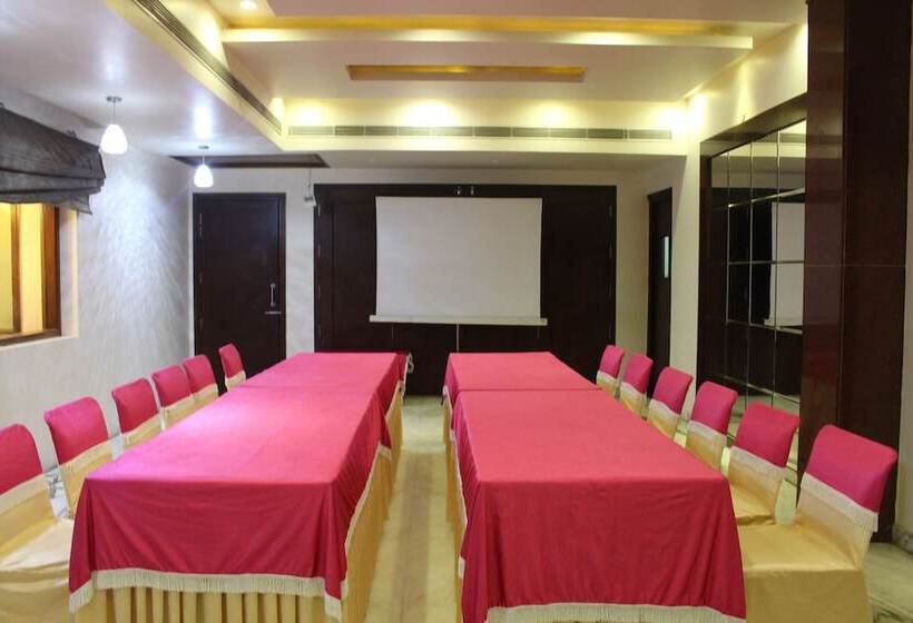 בית מלון כפרי Leela Grande