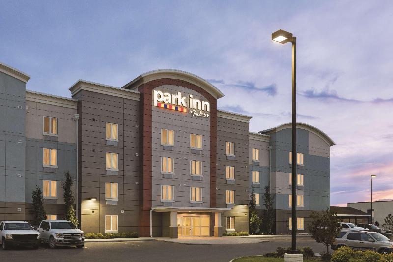 בית מלון כפרי Park Inn By Radisson, Calgary Airport North, Ab
