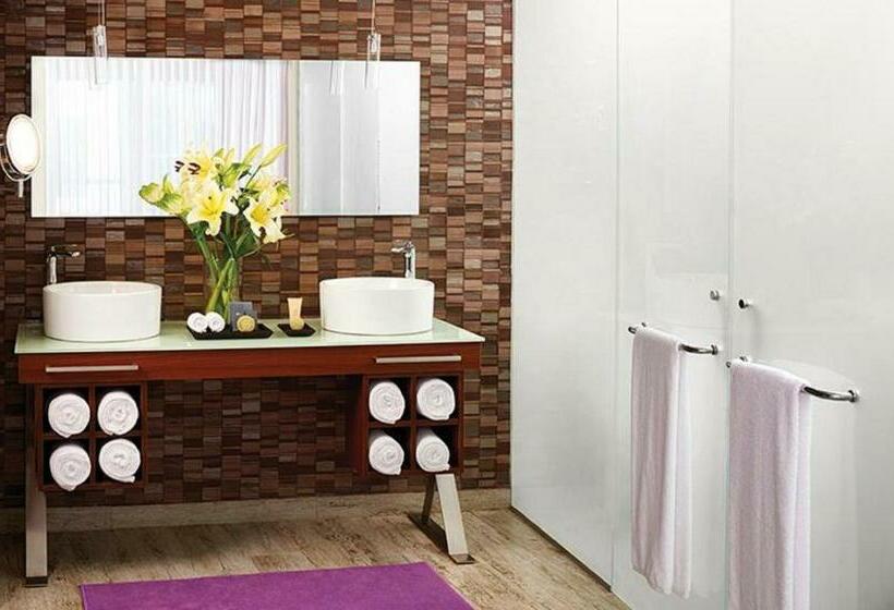 호텔 Residences at The Fives