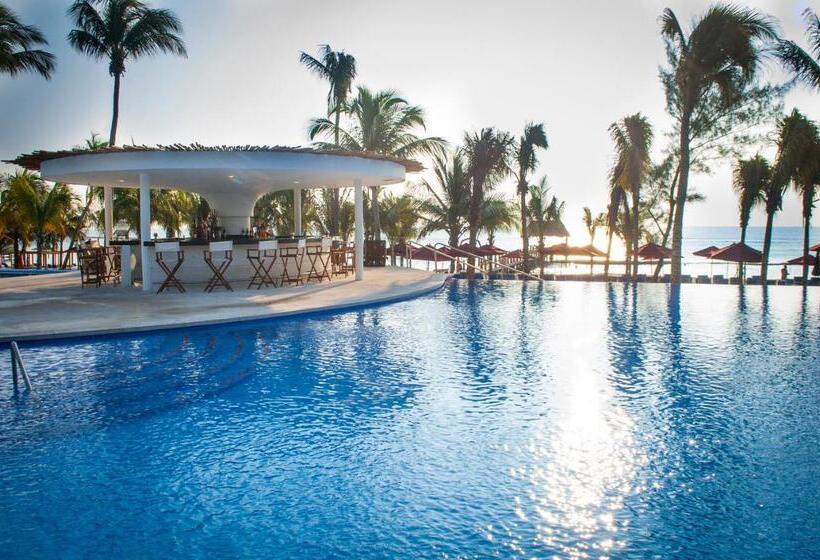 호텔 Residences at The Fives