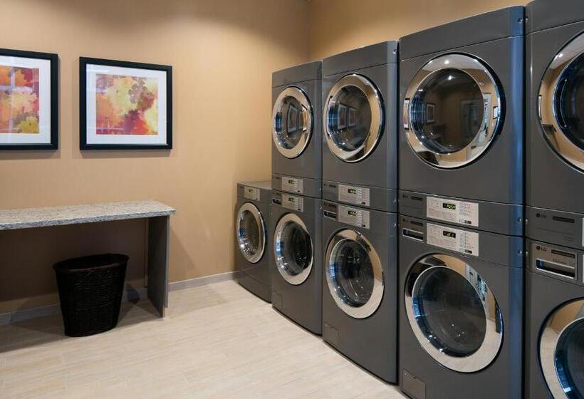 هتل Staybridge Suites Des Moines Downtown, An Ihg