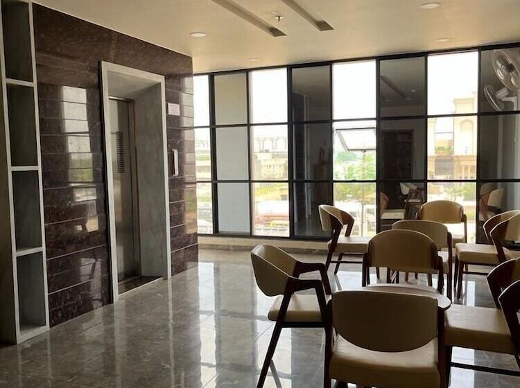 Click Hotel Tulsi