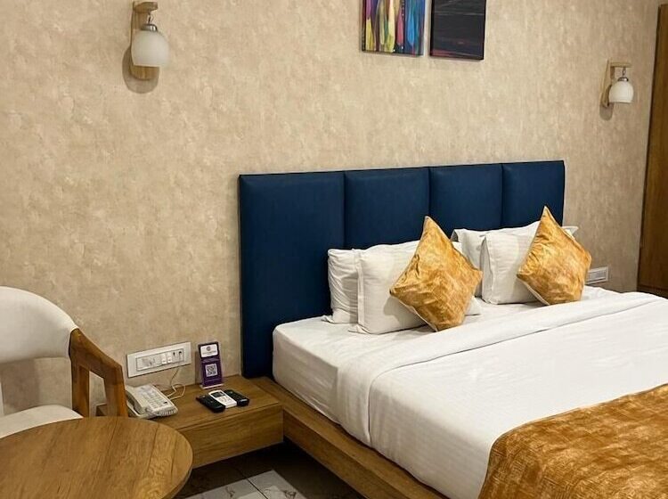 Click Hotel Tulsi