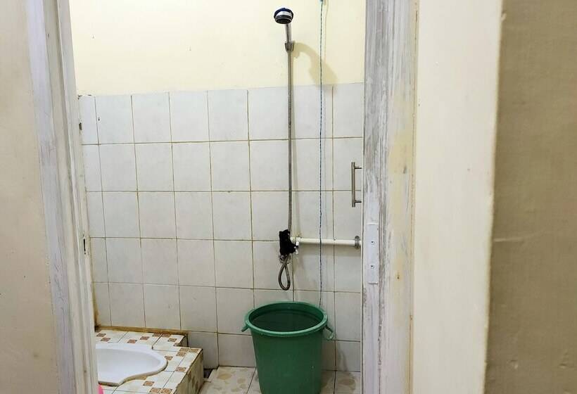 فندق Adhyaksa Syariah Guest House By Oyo Rooms