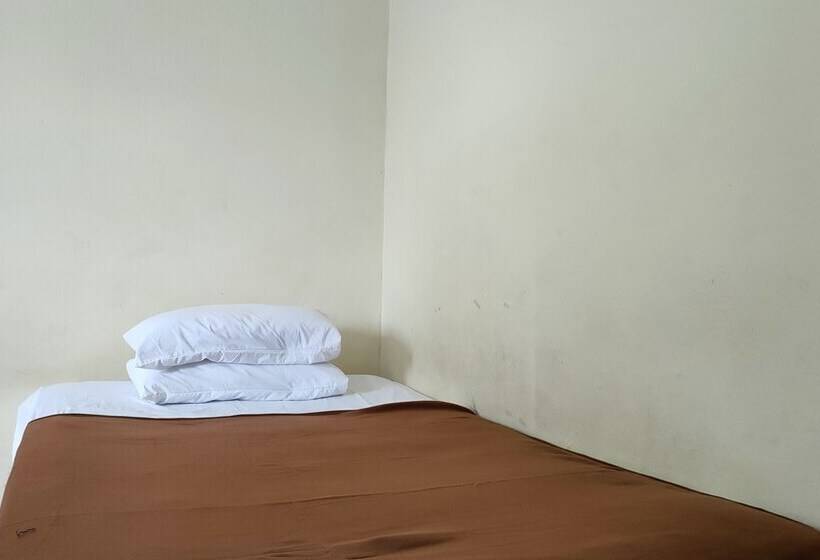 فندق Adhyaksa Syariah Guest House By Oyo Rooms