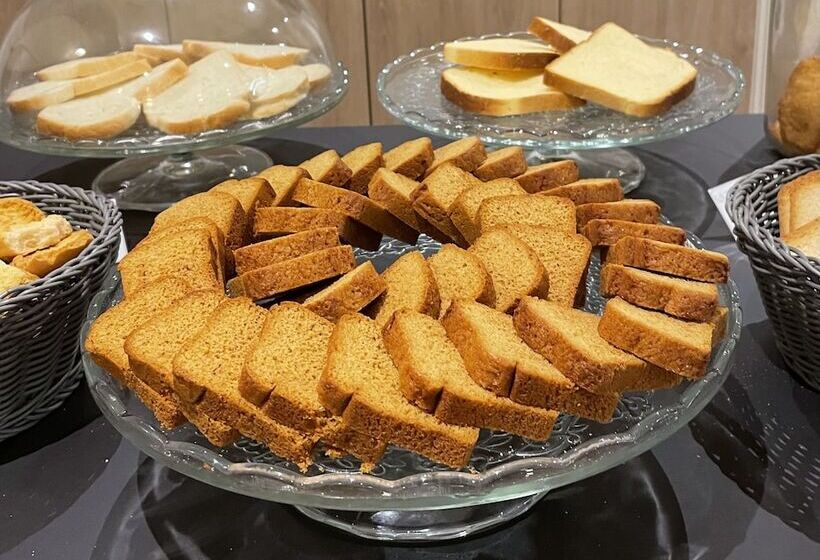 هتل La Tour Aux Crabes