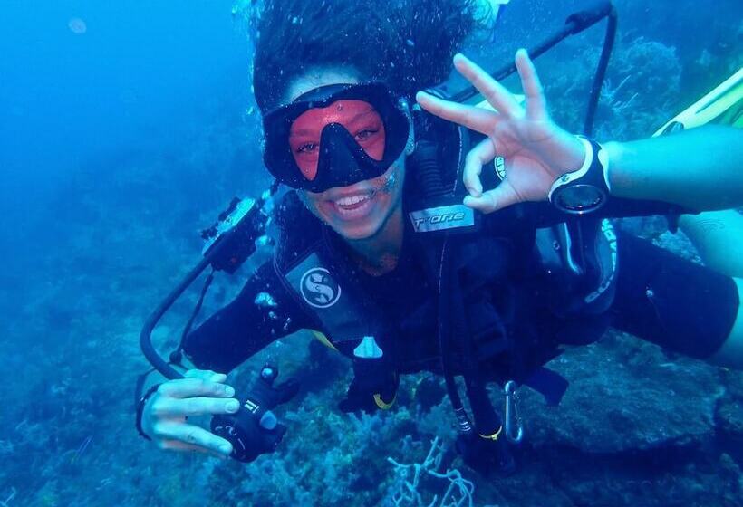 فندق The High Dive Gili Gede