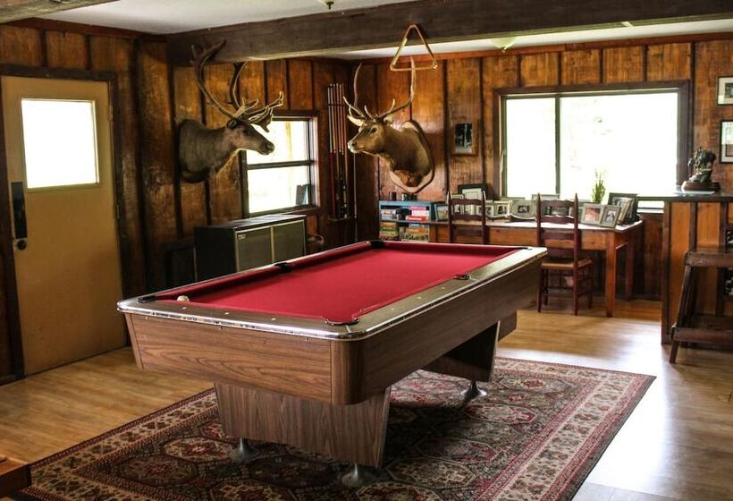 민박 Bear Creek Guest Ranch