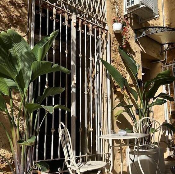 تختخواب و صبحانه Calua Luxury Museum