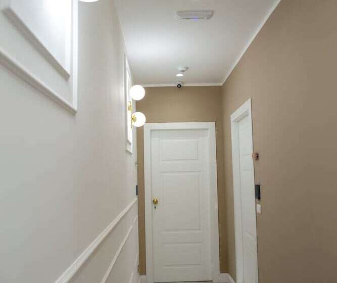 تختخواب و صبحانه Operaprimasuite