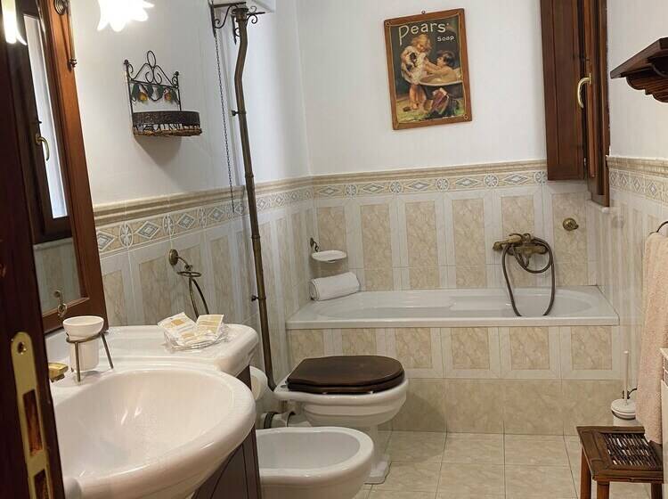 تختخواب و صبحانه Scala Dei Turchi Palace Suites