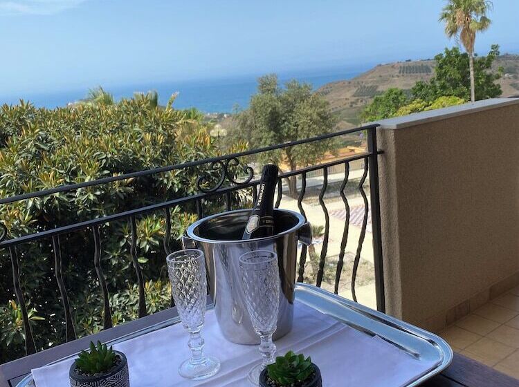 تختخواب و صبحانه Scala Dei Turchi Palace Suites