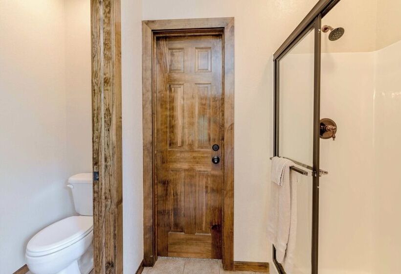 Hickory Hideaway   Communal Pool Access