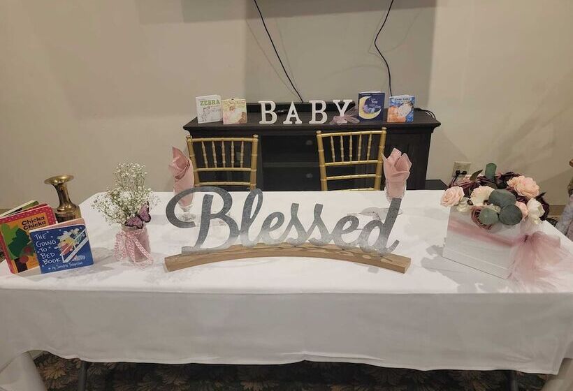 فندق Crookston Inn & Convention Center