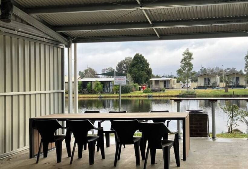 Отель Stawell Grampians Gate C & C Park