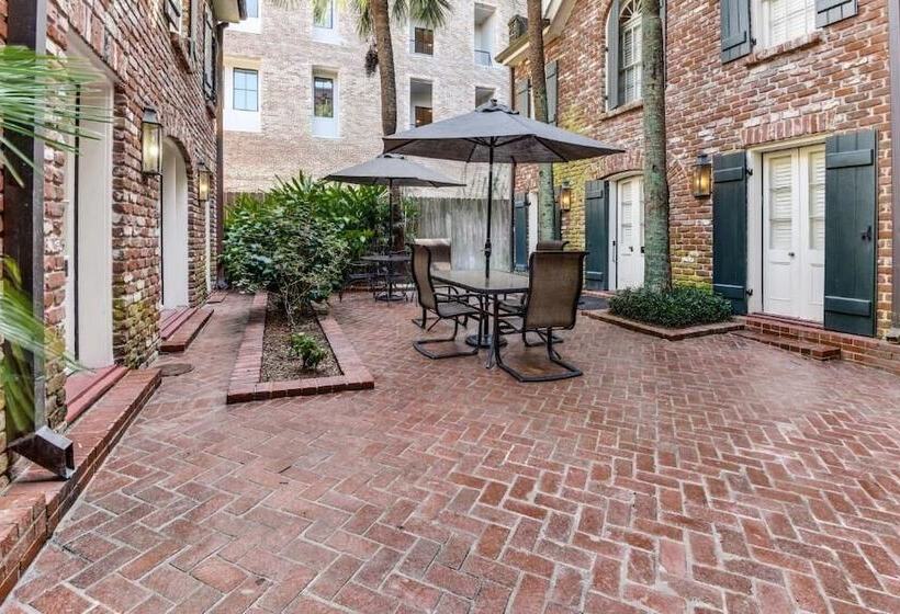 فندق Chateau Orleans