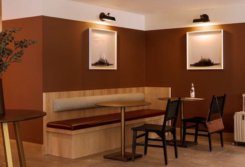 هتل Sonder The Fitz