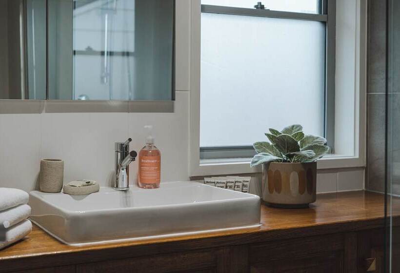 پانسیون Modern 3br With Gardens In Waramanga