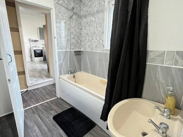 إقامة Beautiful 4 Bed House In Ramsgate