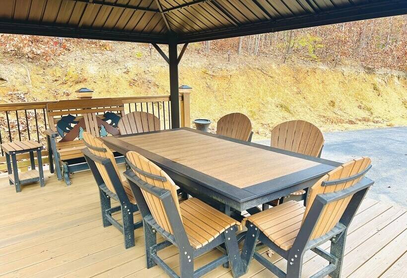 Rustic Hideaway!