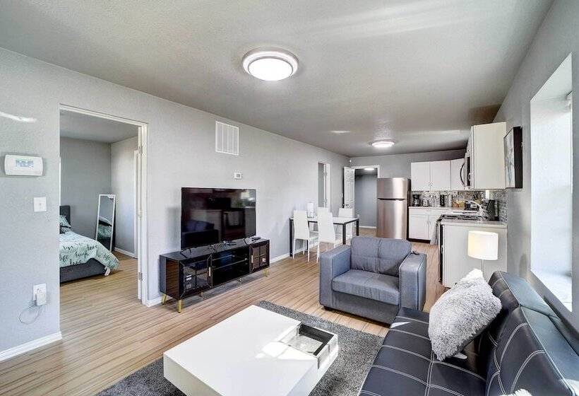 Convenient Tulsa Home   2 Mi To Downtown!