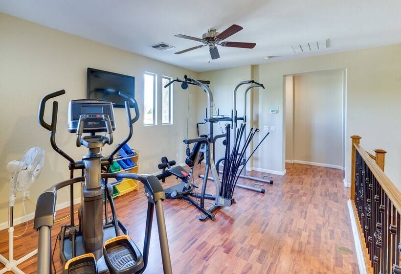 Chandler Oasis W/ Pool, Fire Pit, & Grill!