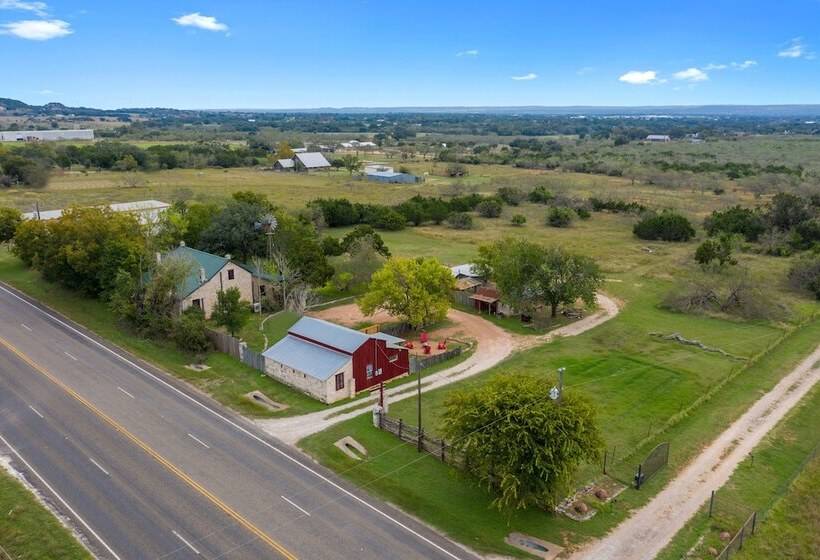 Gorgeous Barn Cabin 10min From Main St!