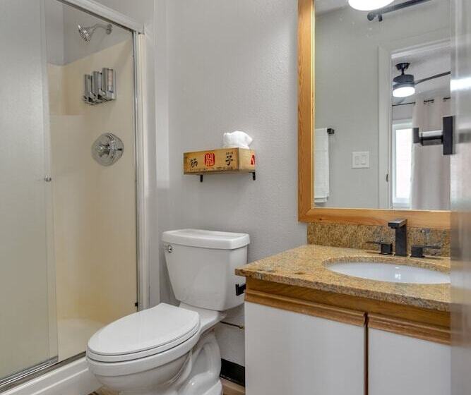 Highliner Hotel   King Rooms With City & Park Views