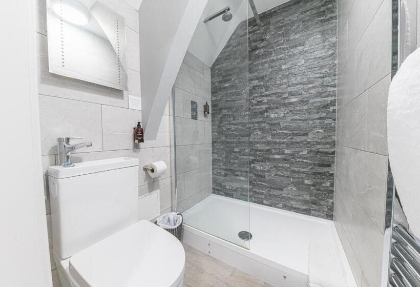 فندق Chequers Lodge  Dalton In  Furness  Self Check In