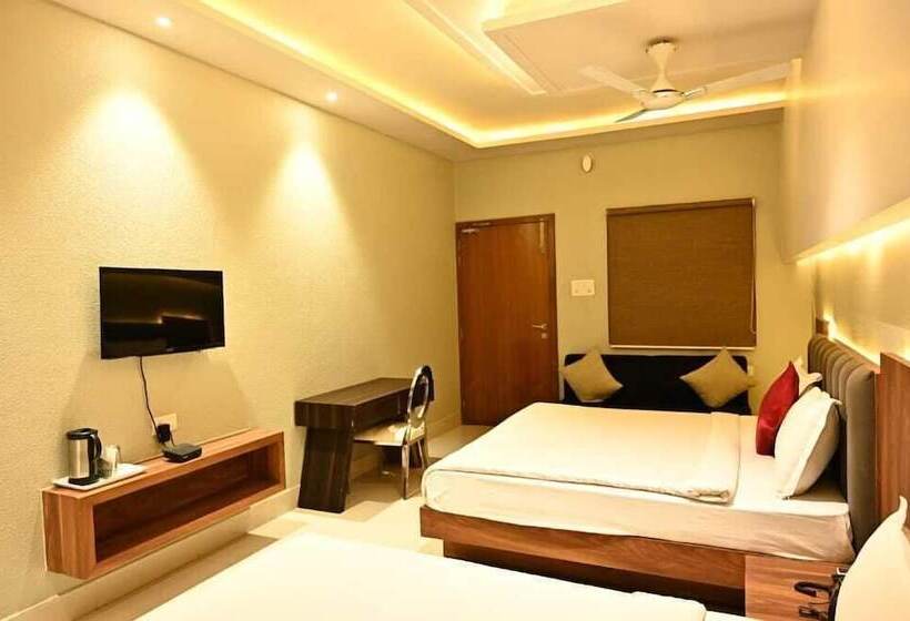 ホテル Nakshatra Resort & Garden