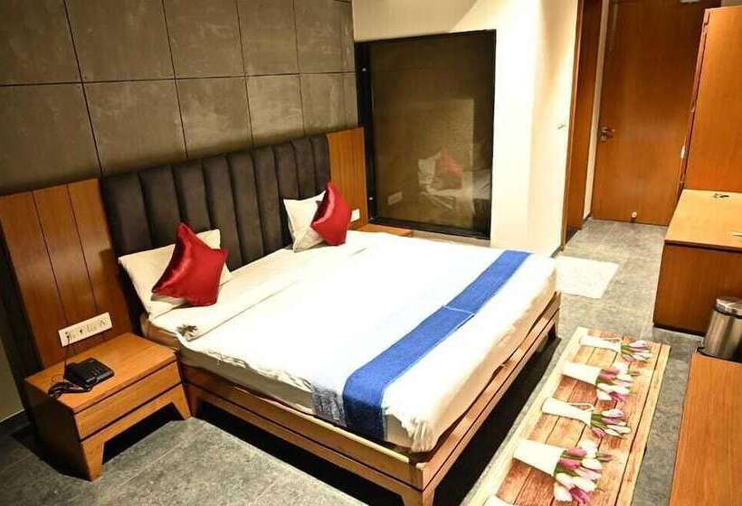 ホテル Nakshatra Resort & Garden