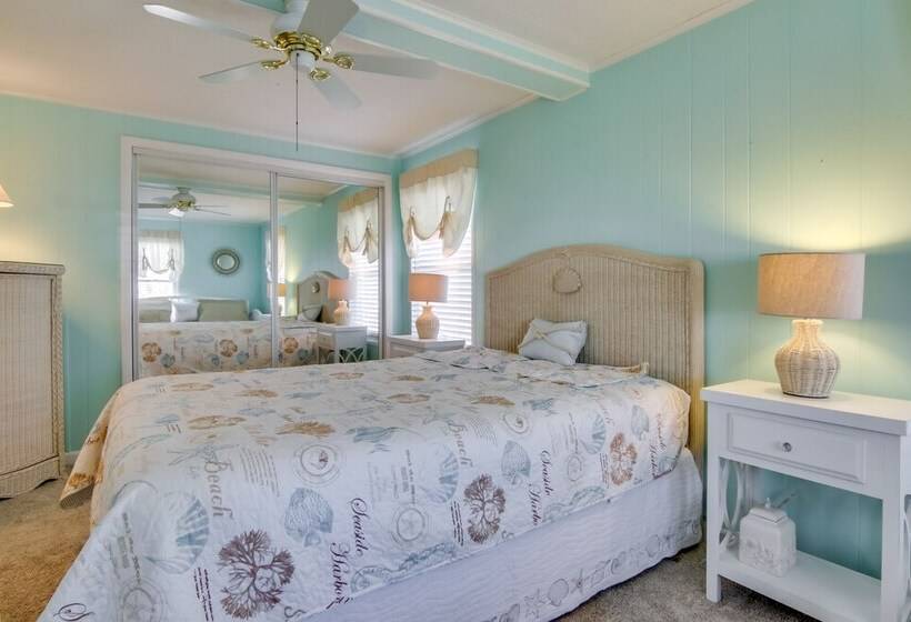 Ocean City Home W/ Pool Access: Near Park & Beach!