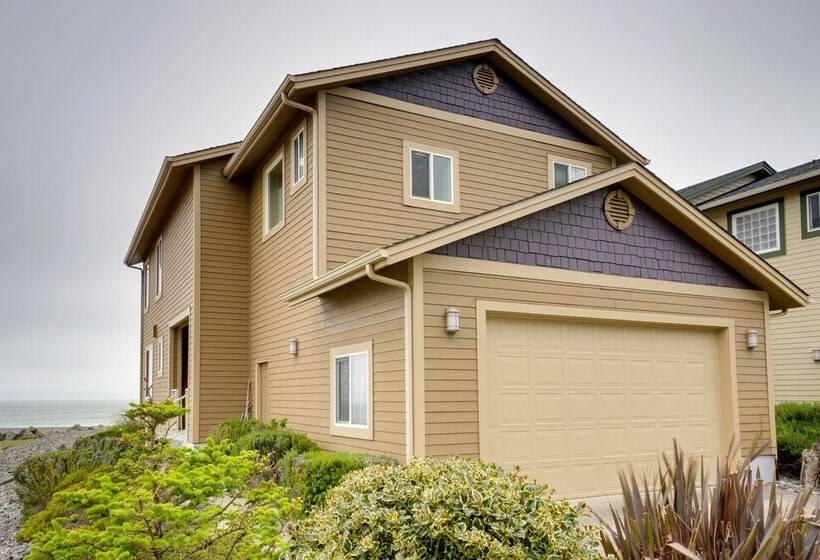 Pet Free Oceanfront Home W/ Hot Tub & Beach Access