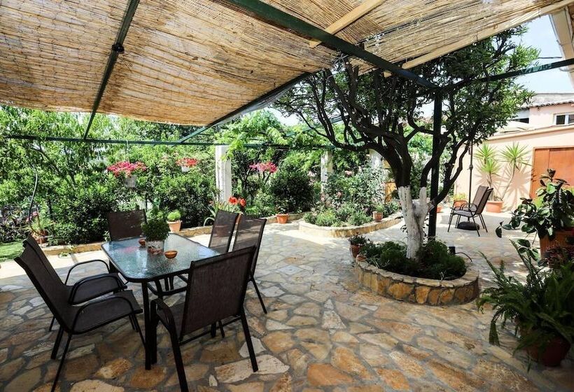 إقامة Beautiful 8 Bed House In Corfu