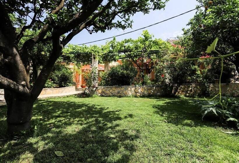 إقامة Beautiful 8 Bed House In Corfu