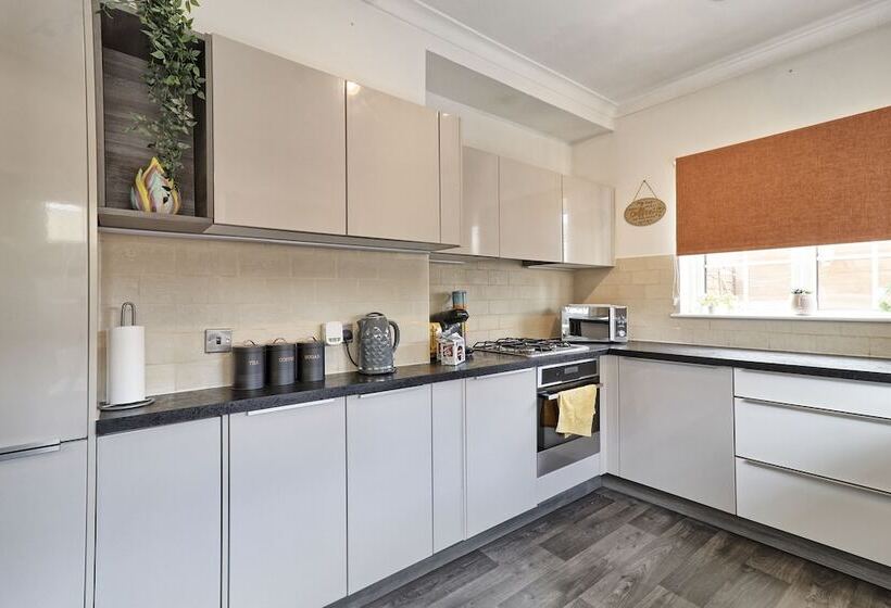 اقامتگاه Captivating 2bed House In Southend Pet Friendly!