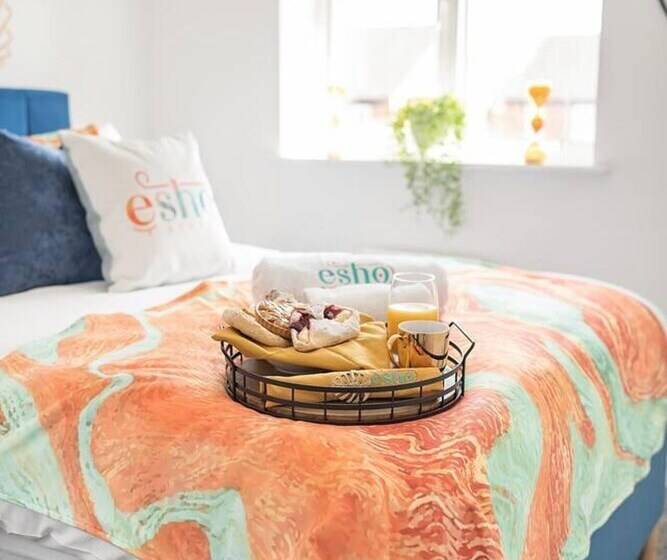 اقامتگاه Spacious 3 Bed House Garden Parking Wifi Smart Tv