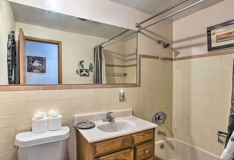 Private Lake: Home W/ Large Yard In Denver!